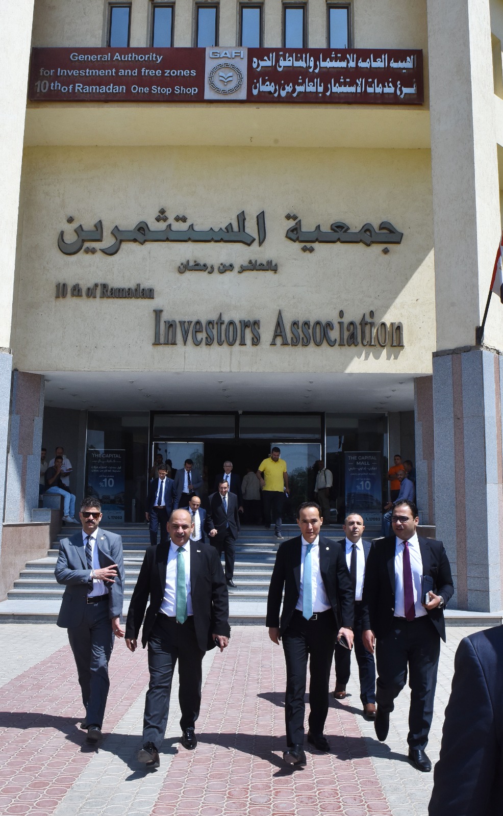 رئيس هيئة الاستثمار يواصل جولاته الميدانية ويتفقد مركز خدمات المستثمرين بمدينة العاشر من رمضان لمتابعة كفاءة الخدمات المقدمة للمستثمرين