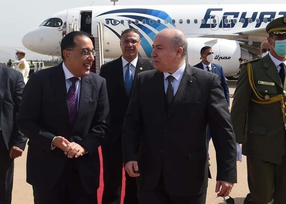 الوزير الأول الجزائري يستقبل الدكتور مصطفى مدبولى بمطار هوارى بومدين الدولي 