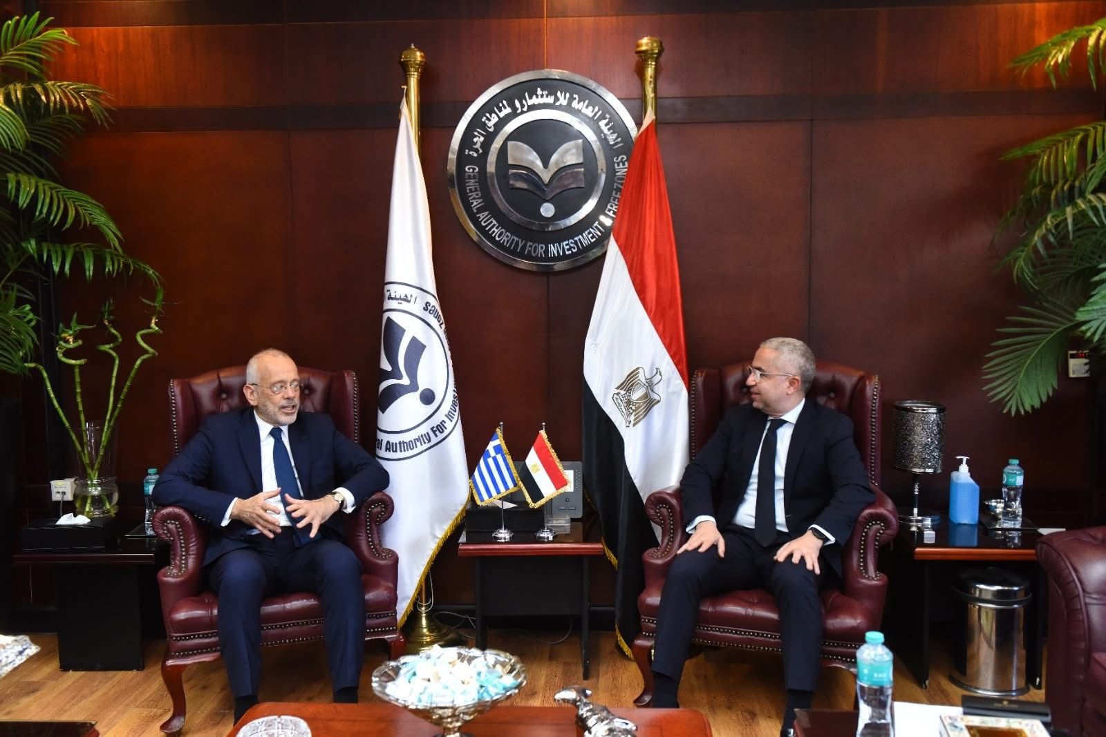 الهيئة العامة للاستثمار والمناطق الحرة تبحث تعزيز الشراكة الاستثمارية مع اليونان