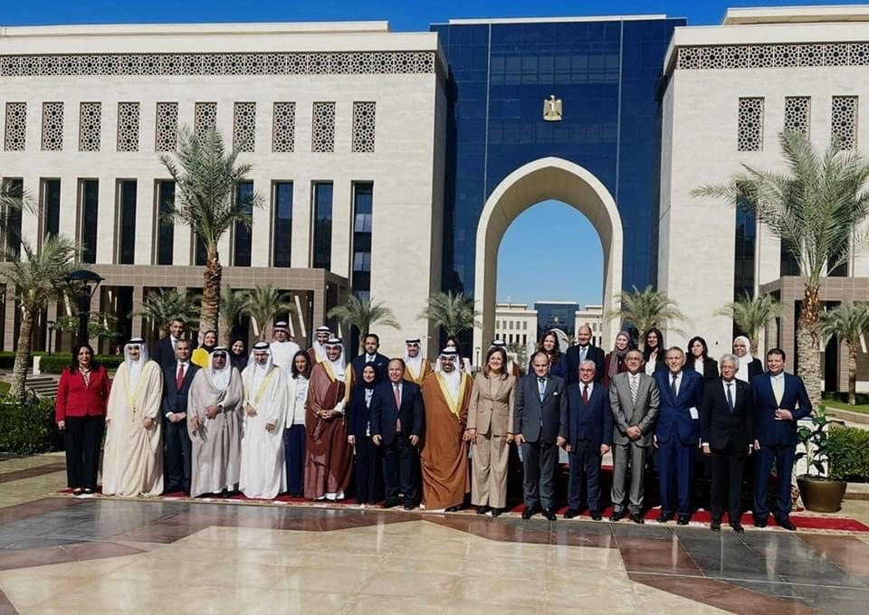 الرئيس التنفيذي للهيئة العامة للاستثمار والمناطق الحرة يبحث فرص زيادة الاستثمارات البحرينية بمصر - 3.2 مليار دولار حجم الاستثمارات البحرينية في مصر