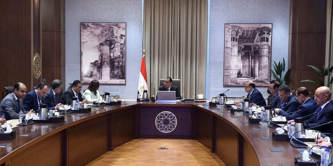 رئيس الوزراء يلتقي عددا من المصريين بالخارج بهدف تأسيس شركة " المصريين في الخارج للاستثمار"