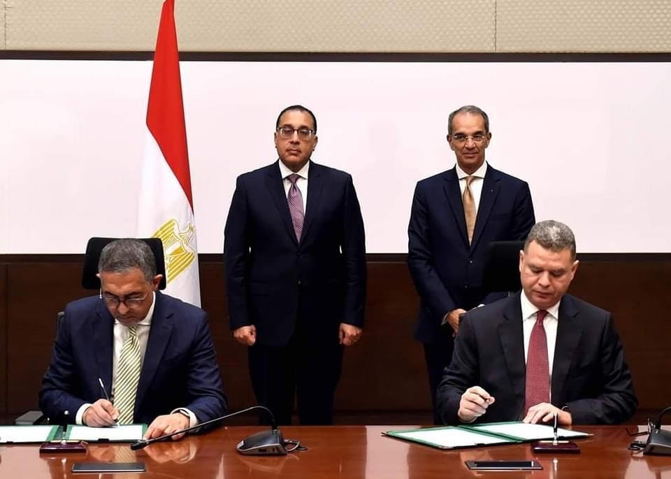 بين هيئة تنمية صناعة تكنولوجيا المعلومات والهيئة العامة للاستثمار والمناطق الحرة: رئيس الوزراء يشهد مراسم توقيع بروتوكول تعاون بشأن دعم شركات قطاع تكنولوجيا المعلومات