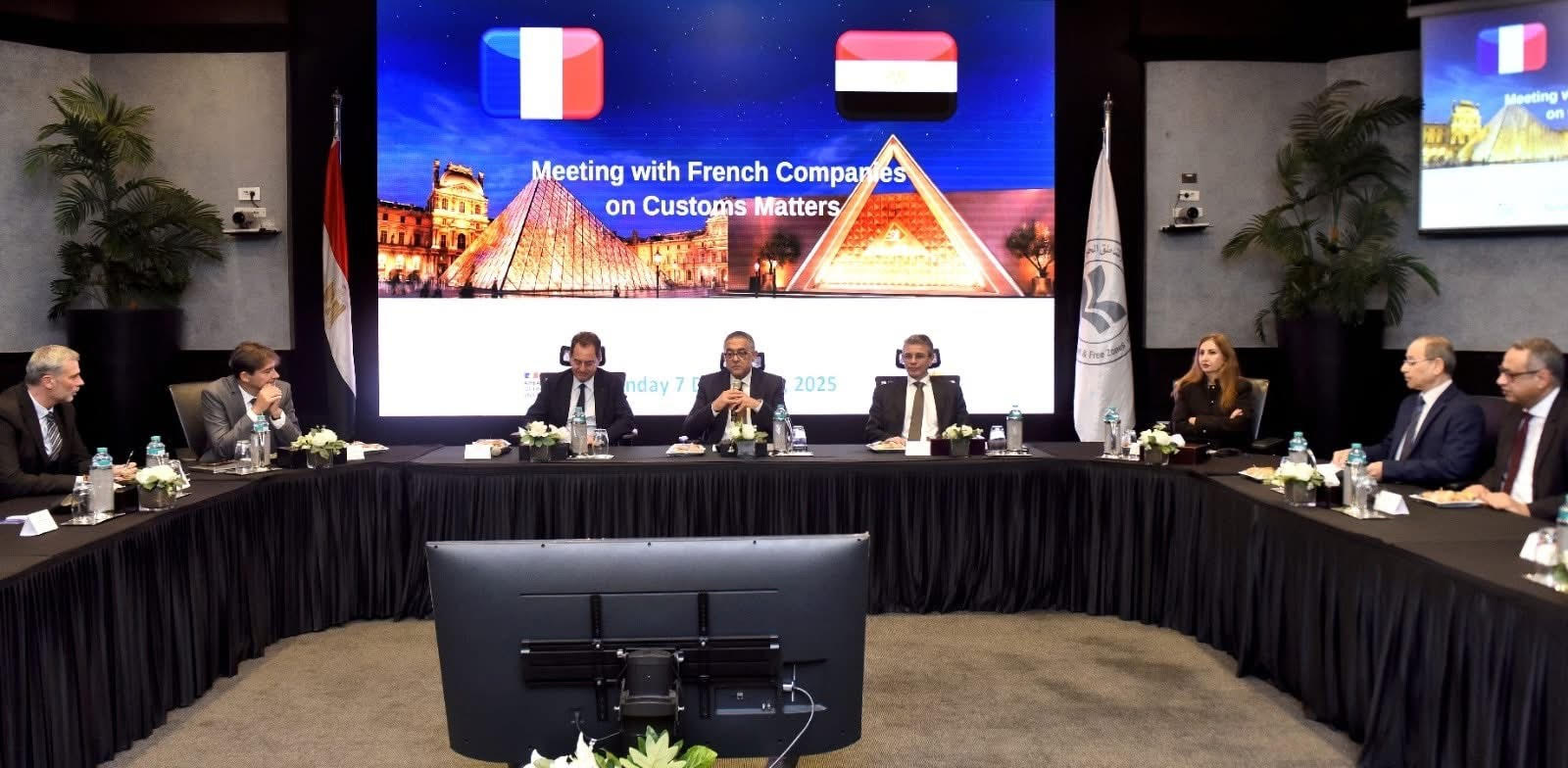 لقاء مصري–فرنسي موسّع لبحث تطوير الإجراءات وتعزيز الاستثمارات بين هيئة الاستثمار والجمارك والشركات الفرنسية
