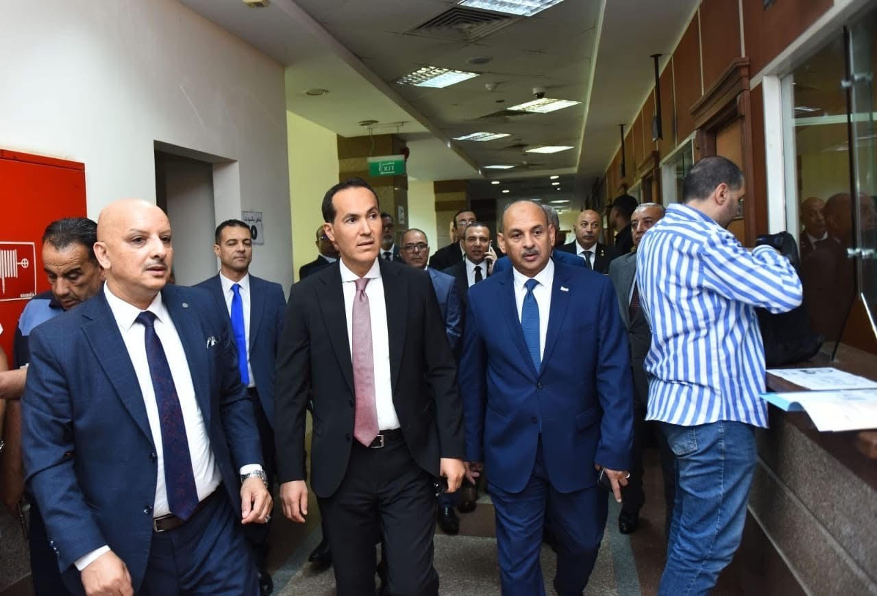 الرئيس التنفيذي للهيئة العامة للاستثمار يتفقد مركز خدمات المستثمرين والمنطقة الحرة العامة بالإسكندرية