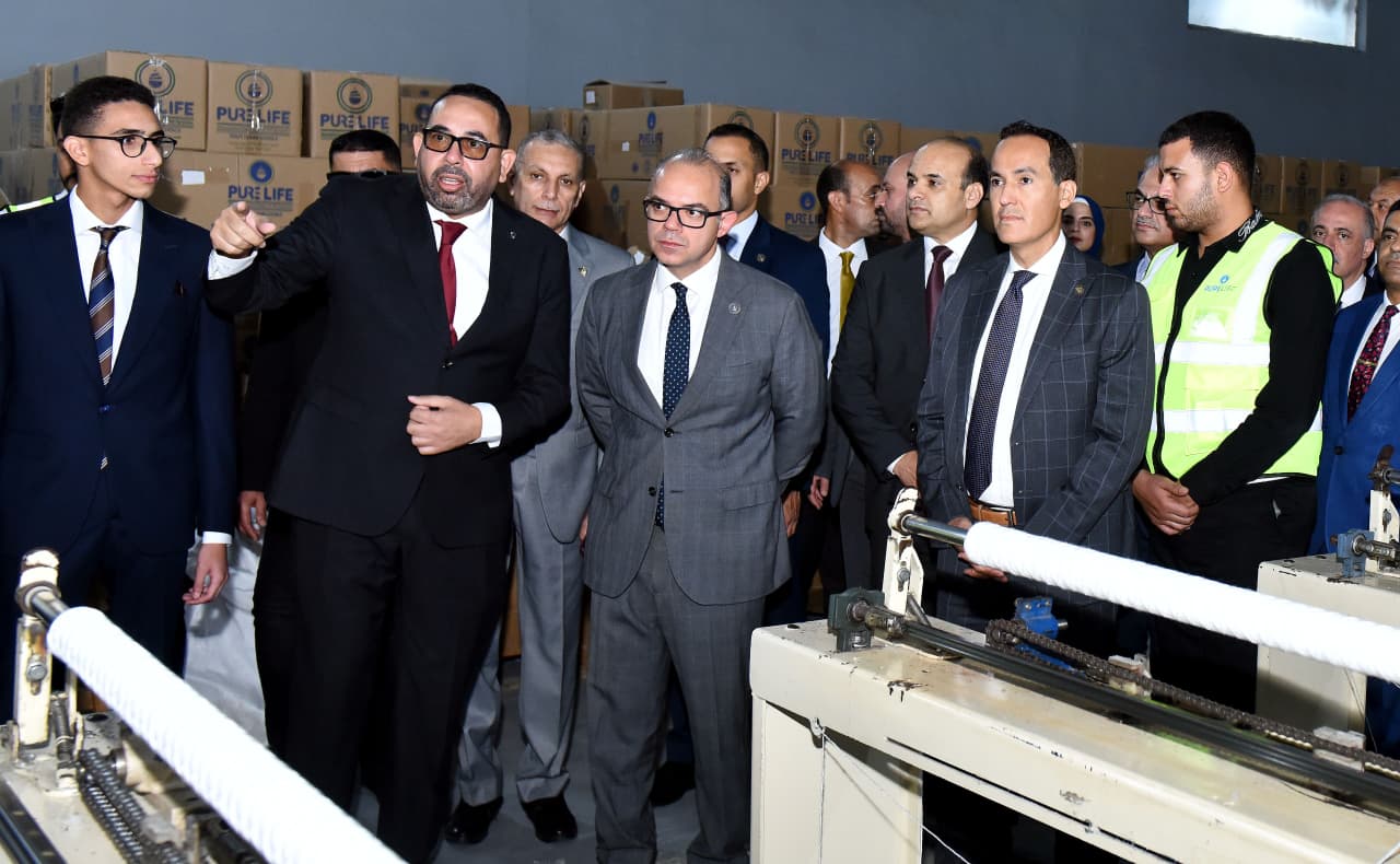 الرئيس التنفيذي للهيئة العامة للاستثمار والمناطق الحرة يتفقد عمليات التطوير بالمنطقة الحرة بدمياط