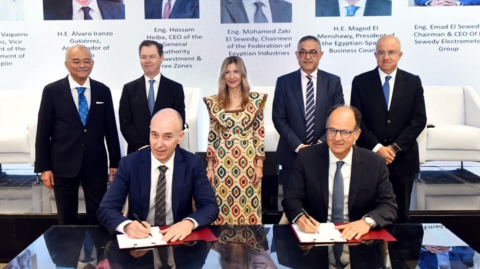 الرئيس التنفيذي للهيئة العامة للاستثمار والمناطق الحرة يشهد توقيع اتفاقية للتعاون التقني بين مجموعة السويدي ومركز (سيرسي) الإسباني لأبحاث موارد الطاقة
