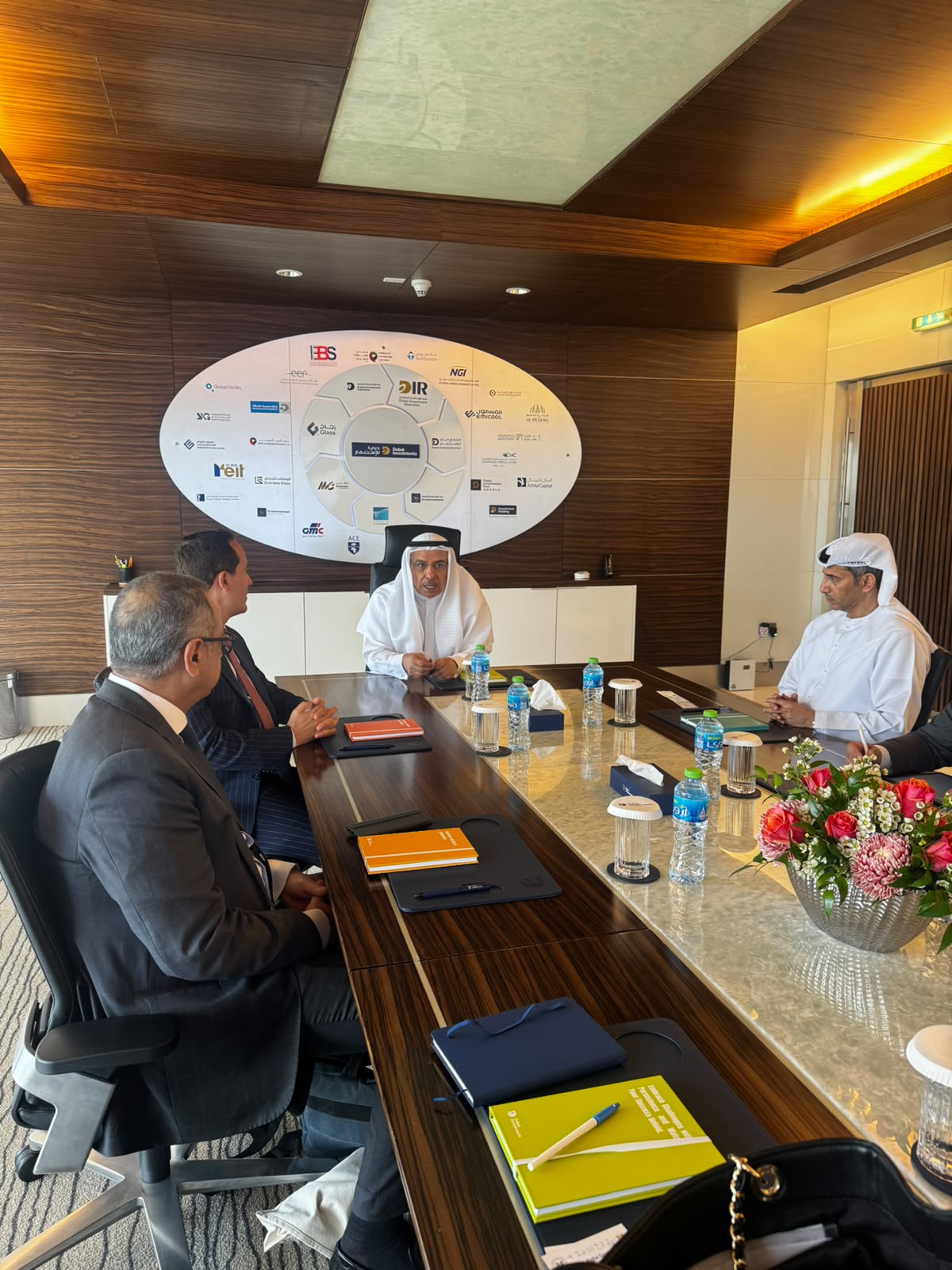  الرئيس التنفيذي للهيئة العامة للاستثمار يبحث مع نائب رئيس مجلس إدارة وكبير المسؤولين لشركة دبي للاستثمار فرص التوسع في الس