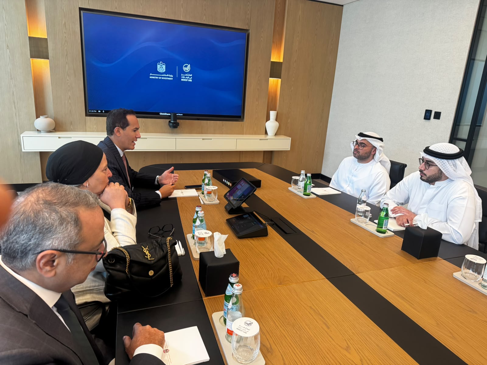 الرئيس التنفيذي للهيئة العامة للاستثمار يلتقي وكيل وزارة الاستثمار الإماراتية لبحث تعزيز التعاون وجذب المزيد من الاستثمارات